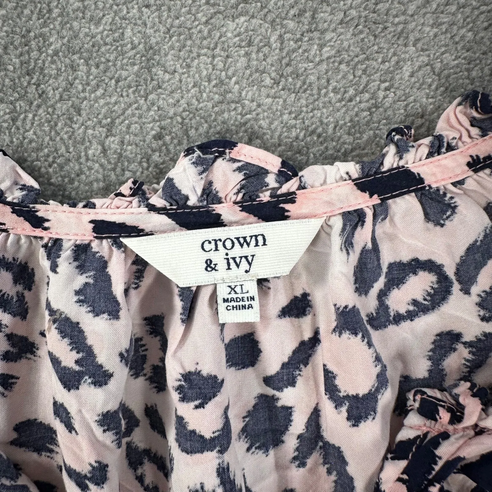 Crown & Ivy Animal Print High Low Blouse Womens X-Large Pink Blue Ruffle Collar - Image 4