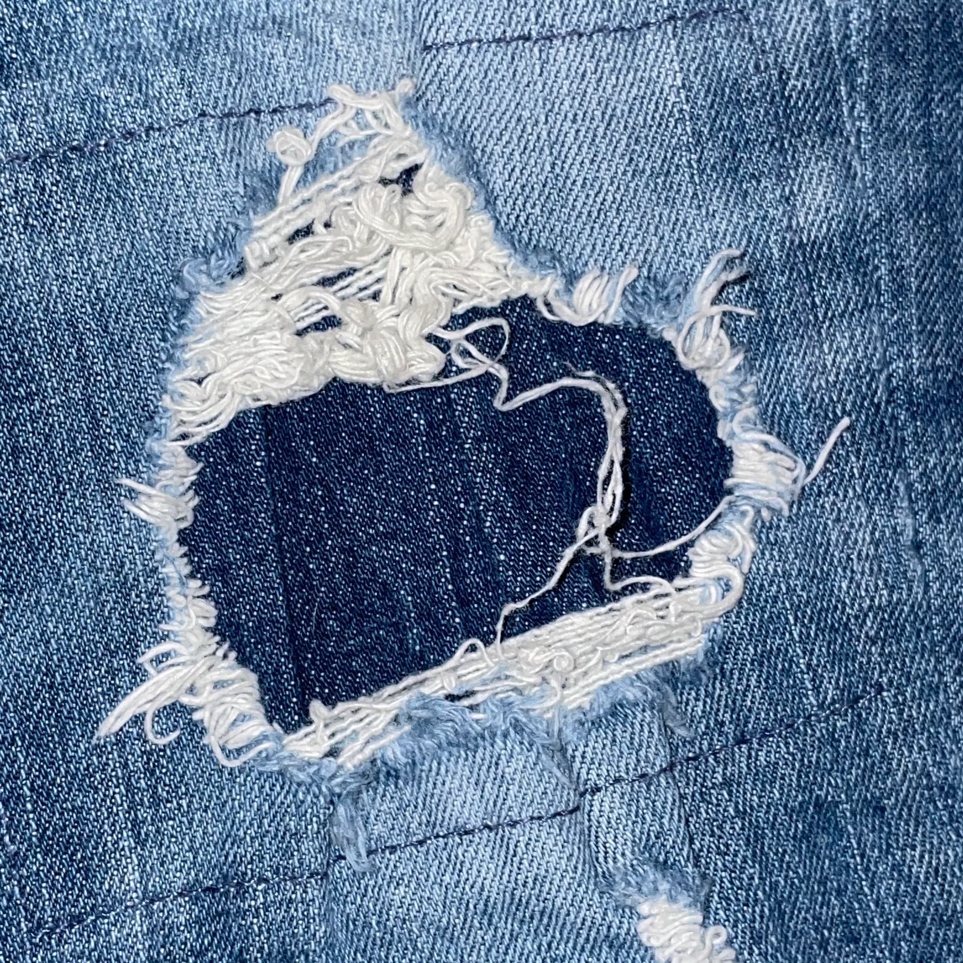 Distressed Cropped Jeans - Image 6