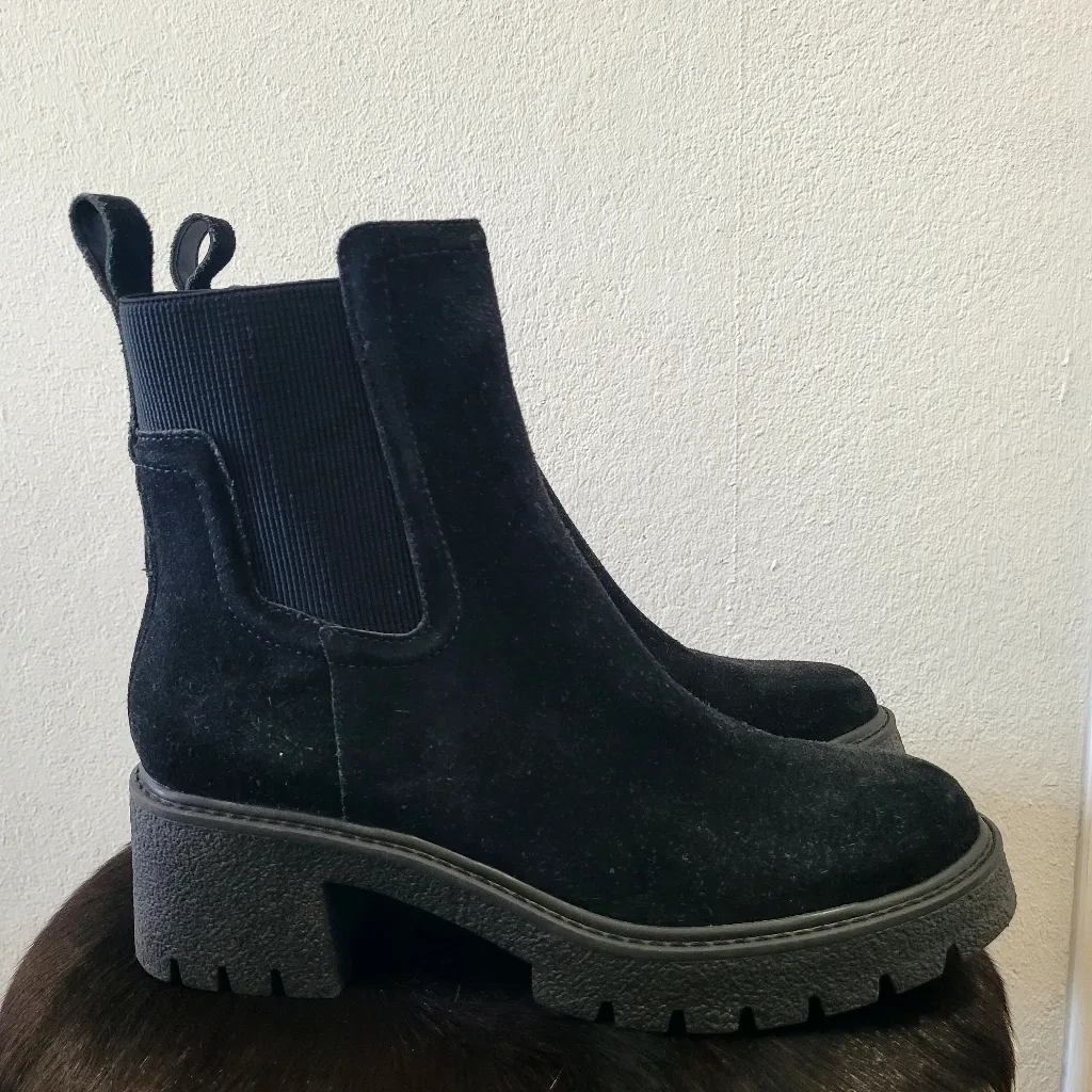 NEW Chelsea & Violet Lottie Suede Lug Sole Platform Chelsea Booties Womens 9.5 - Image 4