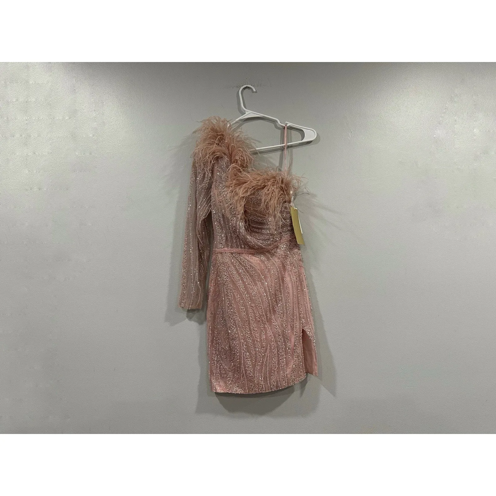 Portia and Scarlett 23901 One Sleeve Fur Neckline Slit Mini Dress Pink Sz 12 NEW - Image 2