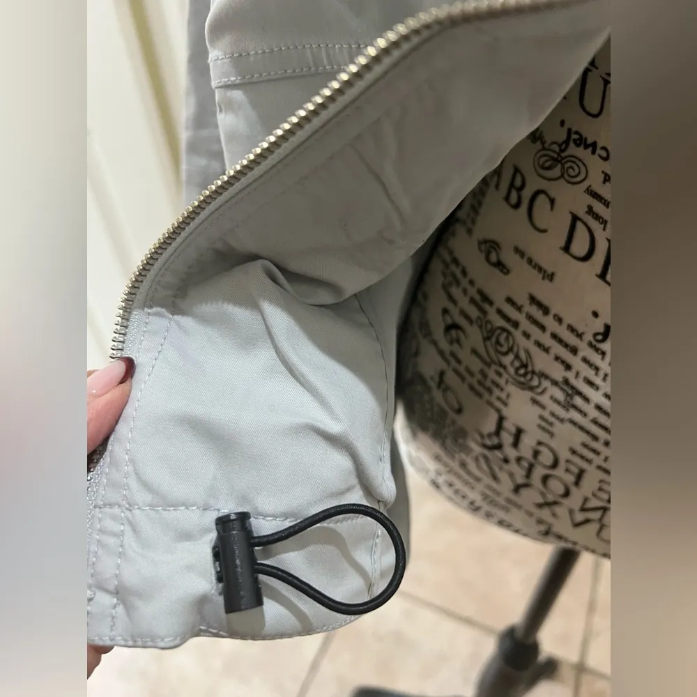 Thakoon Jacket, Pale Gray color Size Medium NWT TECHNICAL WINDBREAKER - Image 5