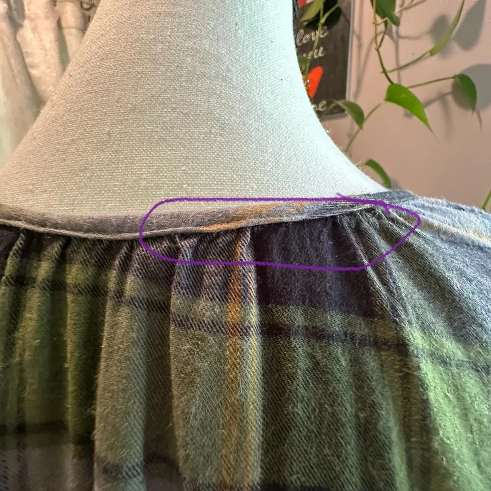 Juicy Couture Green and Black Plaid Blouse - Image 8