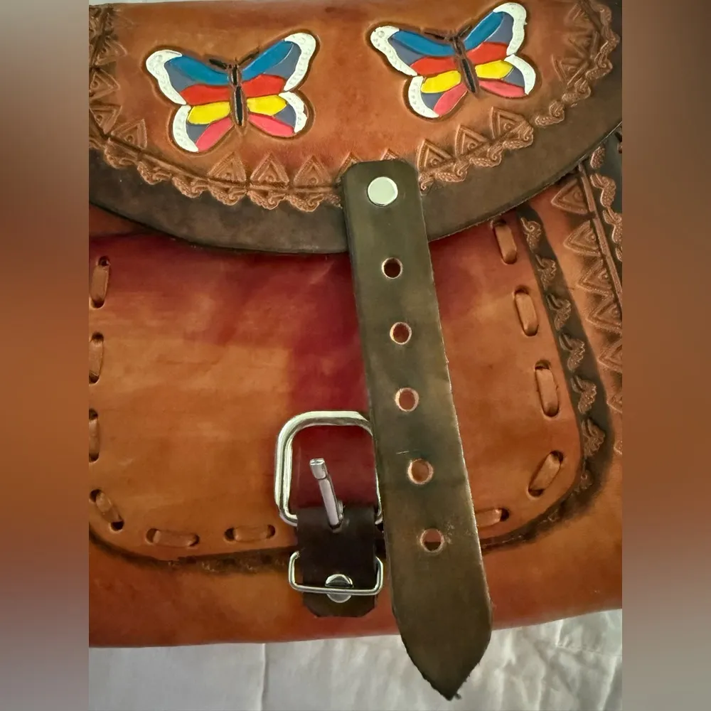 VINTAGE 1970’s HIPPIE HAND TOOLED BUTTERFLY LEATHER BOHO SHOULDER BAG Brown - Image 5