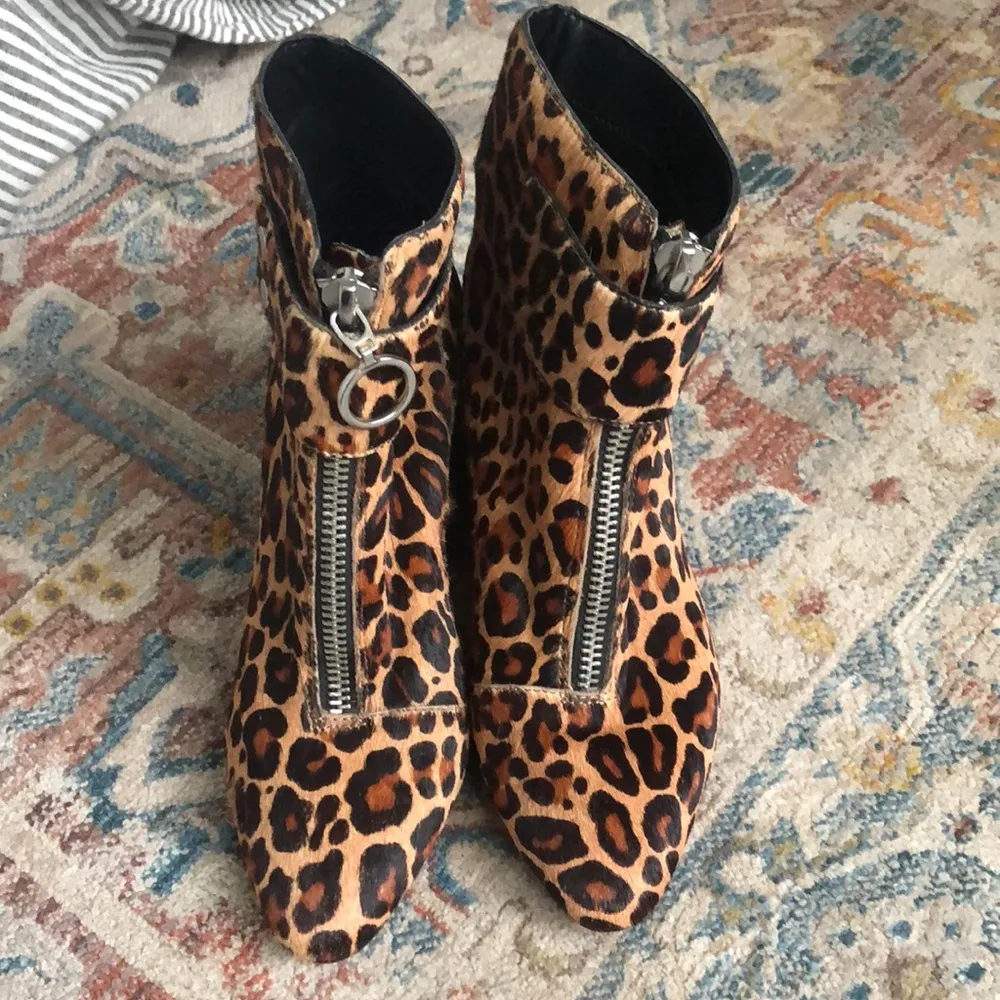 Dolce Vita Leopard Print Calf Hair Zip Front Block Heel Booties Size 8.5 Brown - Image 2