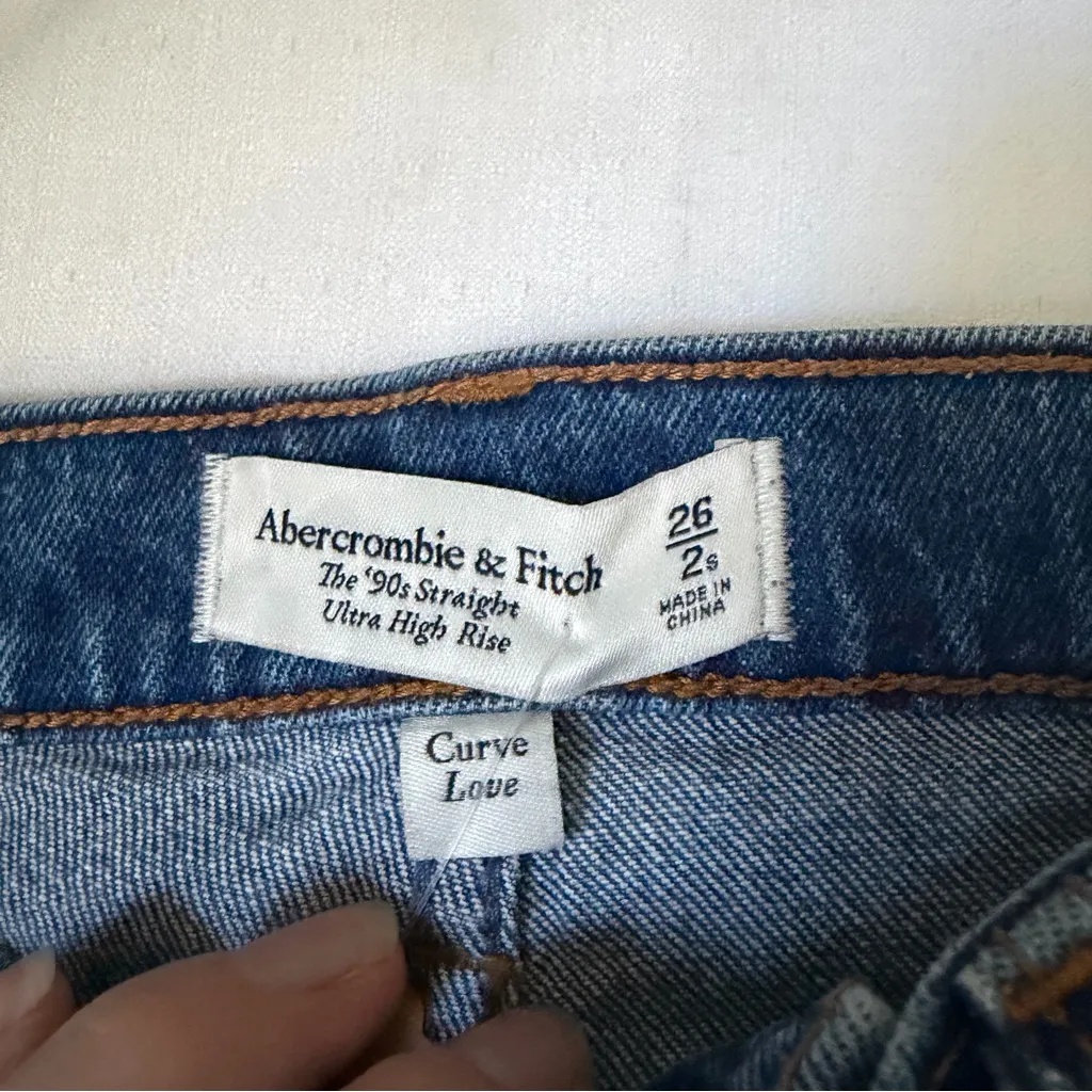Abercrombie the 90s straight ultra high rise Jean curve love size 26/2 short - Image 4