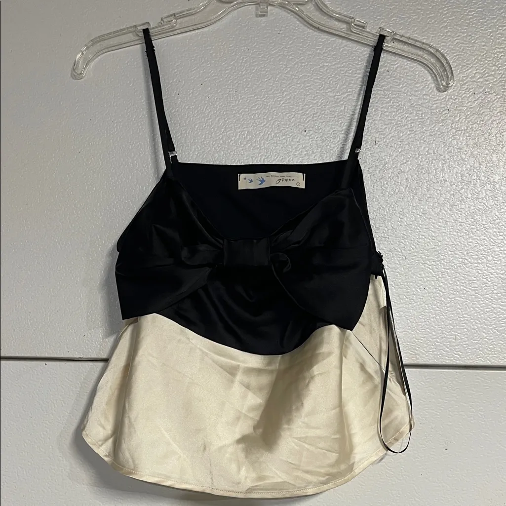 HER ENTIRE NAME SAYS GRACE BOUTIQUE BOW SATIN BLOUSE BLACK CREAM NEW LARGE - Image 2