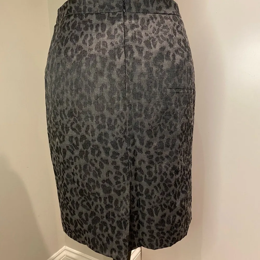 Ann Taylor Loft Black Gray Leopard Print Skirt Size 4 - Image 10