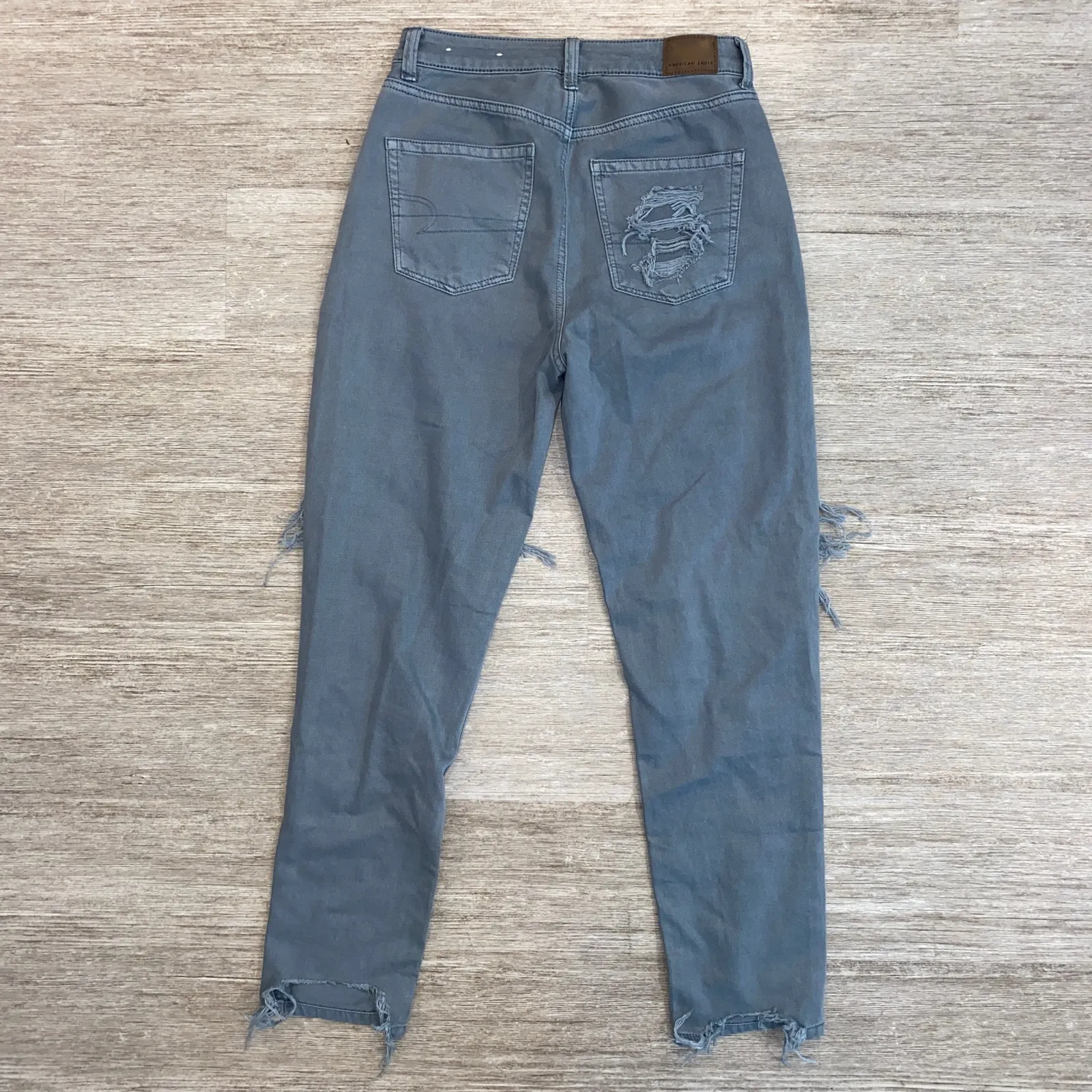 Women’s American Eagle Distressed Mom Jeans Sage Size 2x28 - Image 6