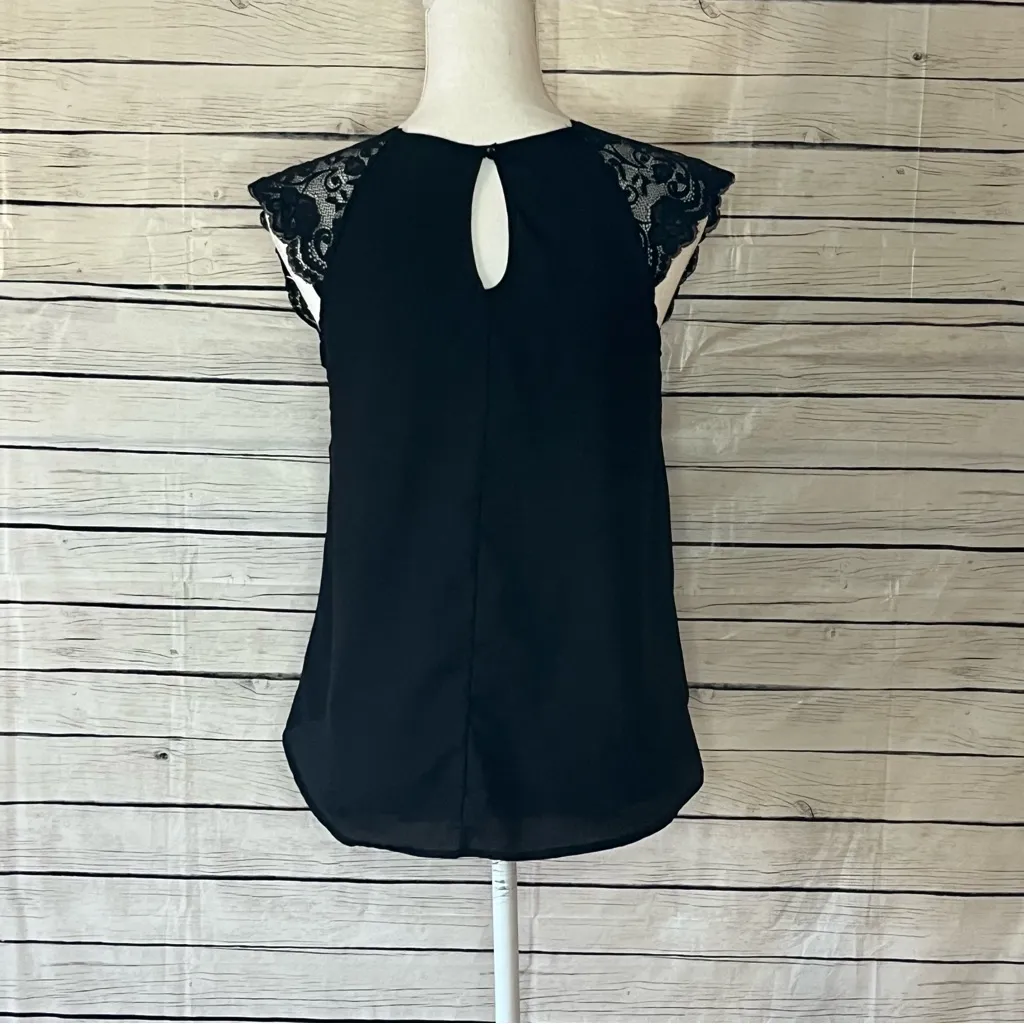 Puckered Lace Black Crepe Cap Sleeve Scoop Neck Blouse, Size Small - Image 4