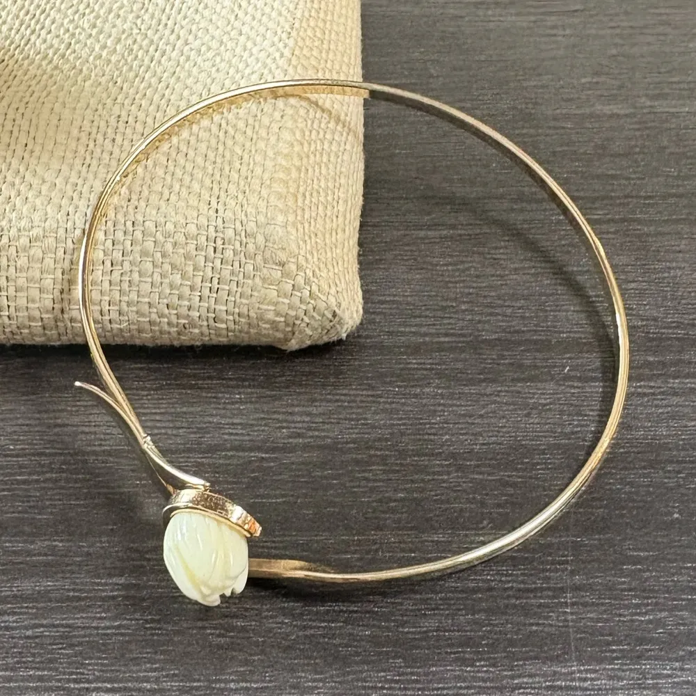 Vintage Avon Carved Tulip Bracelet Gold - Image 2