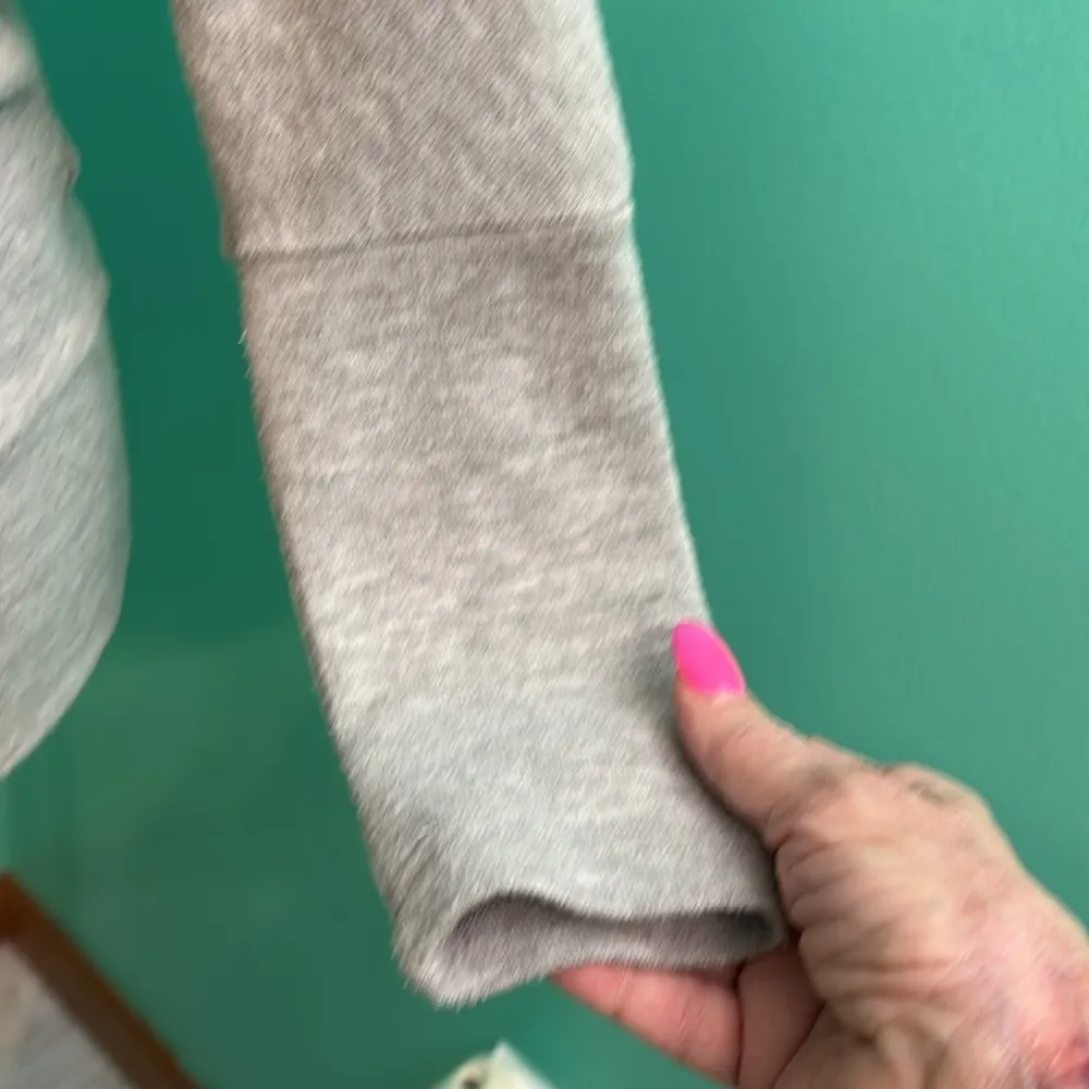 Cupcakes and Cashmere Long Sleeve Gray sweater - Image 5