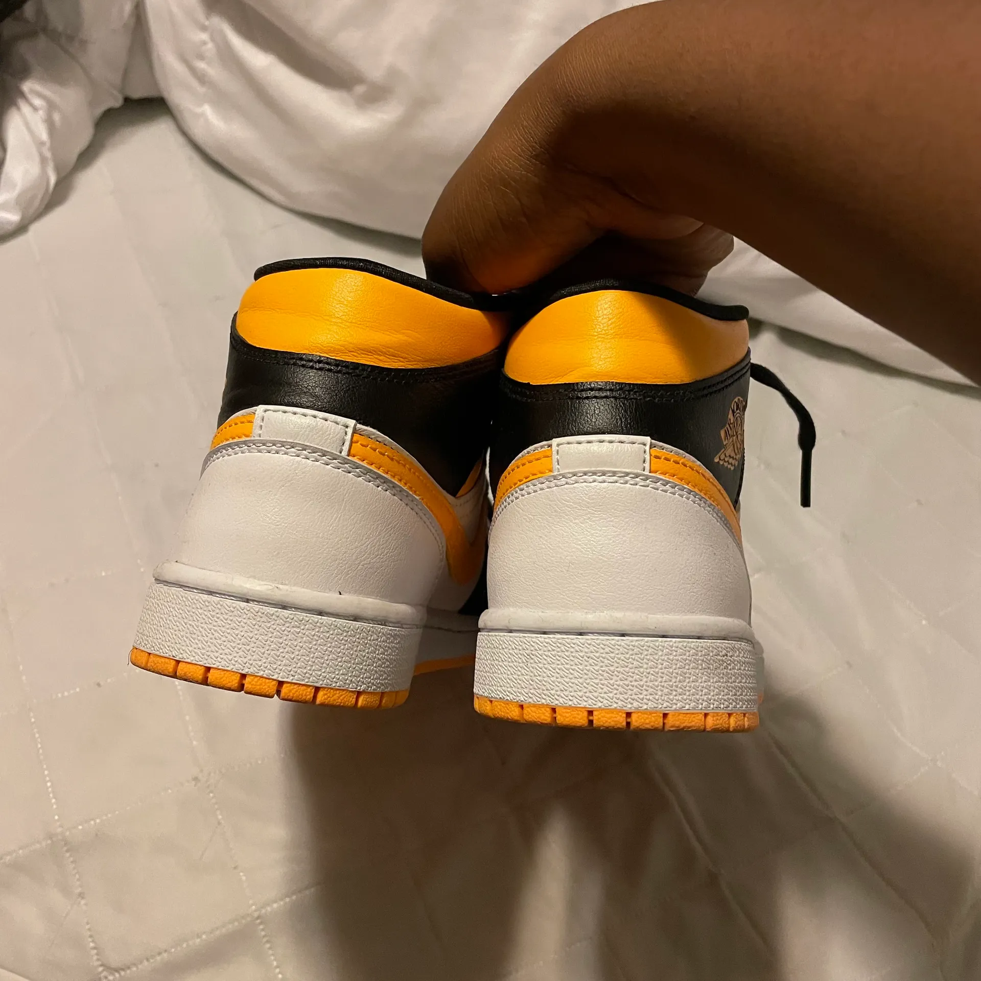 Nike Air Jordan 1 Mid - Image 3