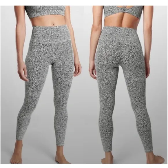 Athleta Salutation Stash II Textured 7/8 Tight in Leopard Print - Size M - Image 2