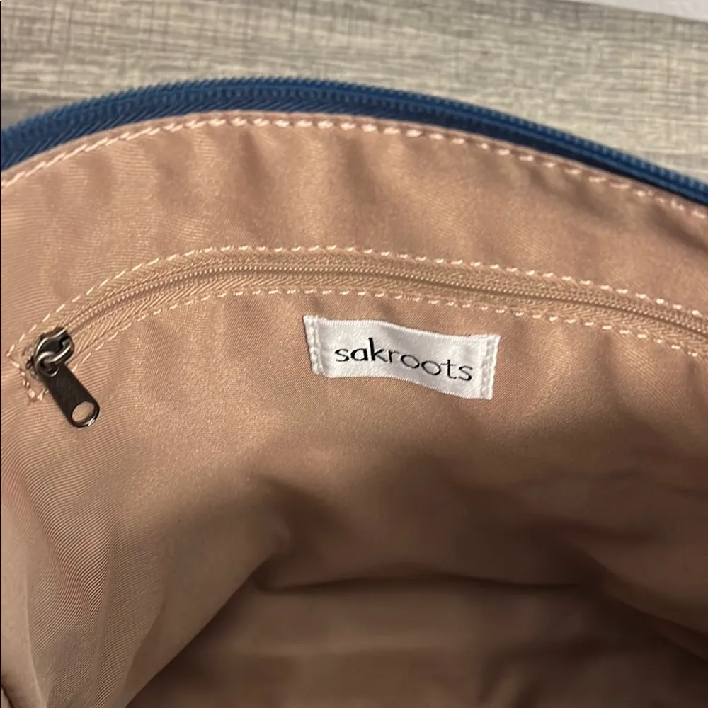 Sakroots Crossbody Bag with Floral Embroidery 🌼🍂🐝 - Image 9