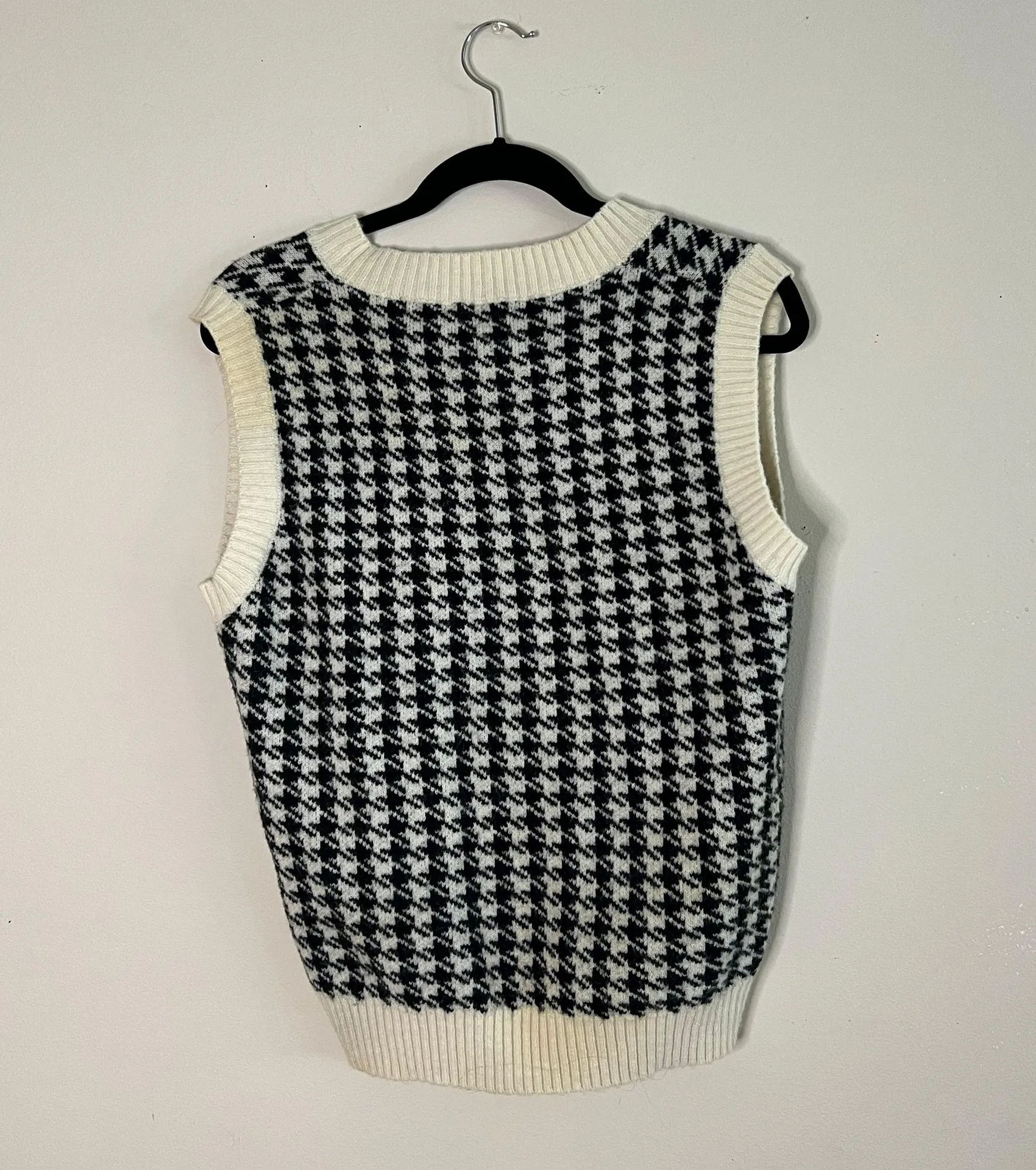 SheIn Women’s Black Shark Tooth Sweater Vest - Image 4