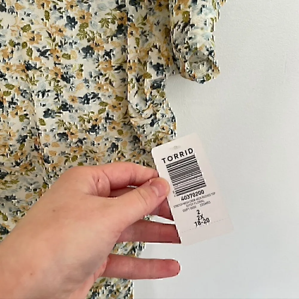 NEW NWT TORRID 2 Plus Size Stretch Mesh Crew Neck Ruched Top White Blue Floral - Image 7