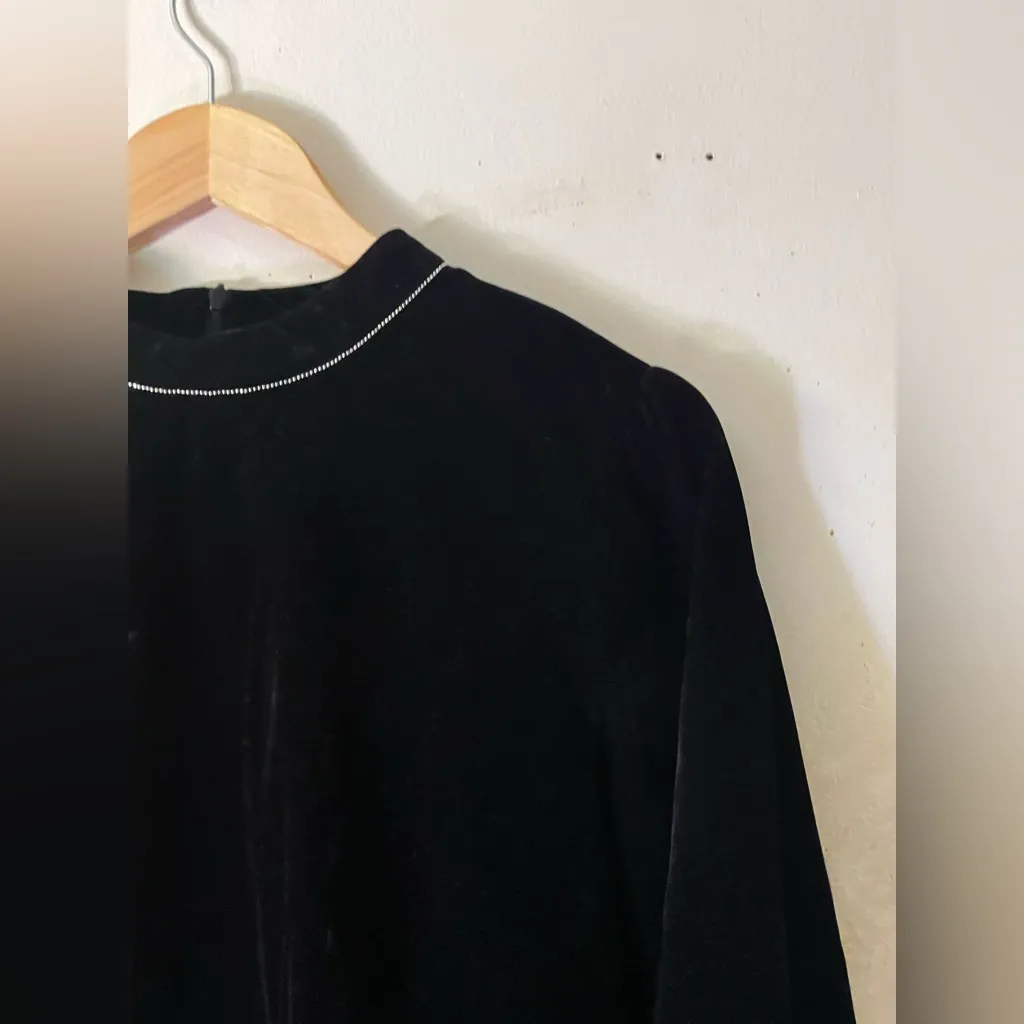 Storets Velvet Black Accent Dress - Image 4