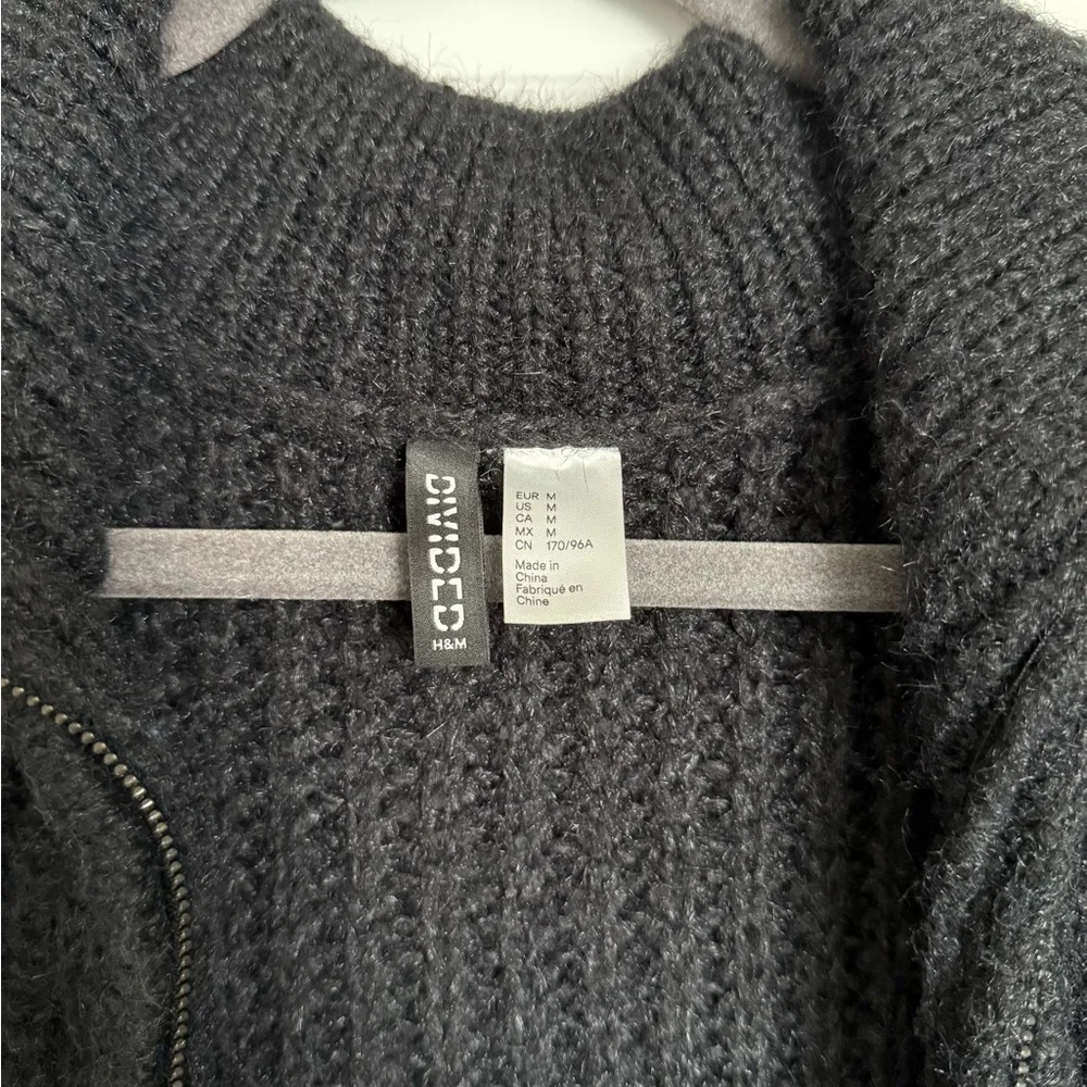 H&M Charcoal Ribbed Turtleneck Sweater - Image 3