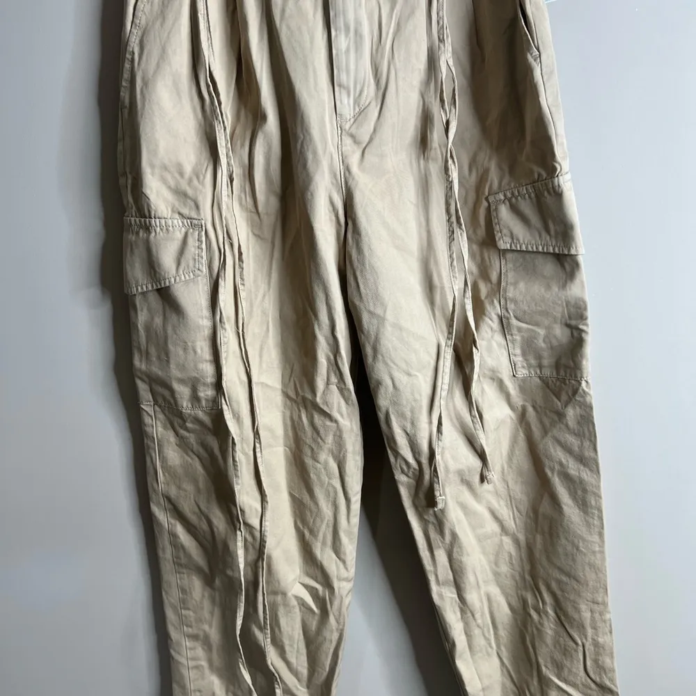 Nwt gap khaki cargo pants size 4 - Image 11