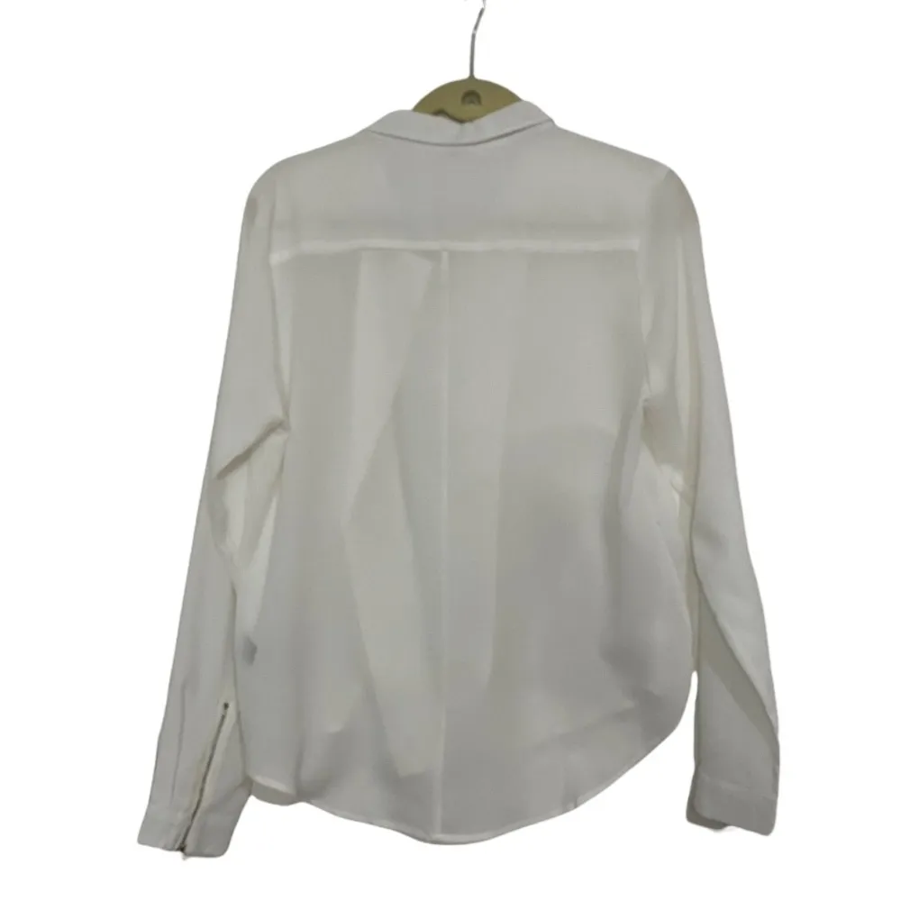 Red by BKE Buckle Chiffon Asymmetrical Zipper Top Size Large - Image 8