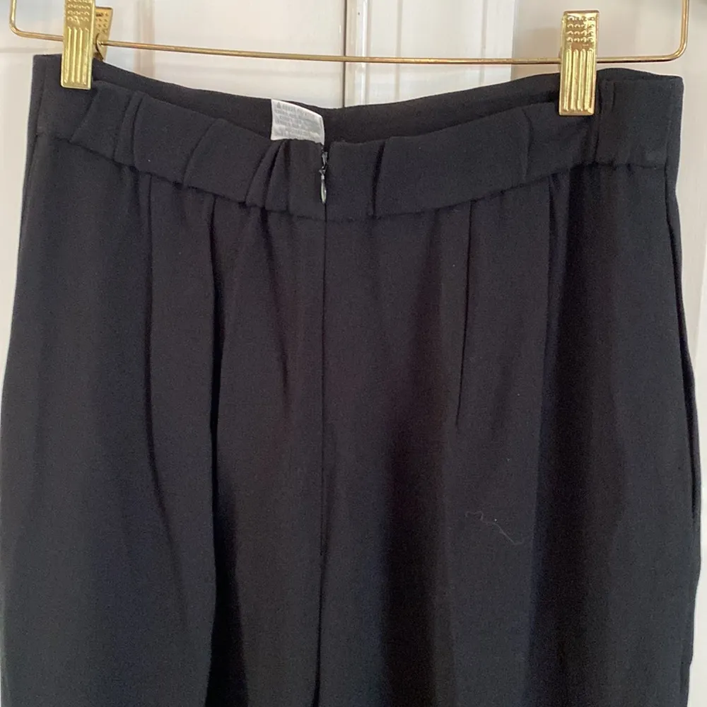 Gorgeous, Classic Black Liz Claiborne Pants Suit. - Image 7