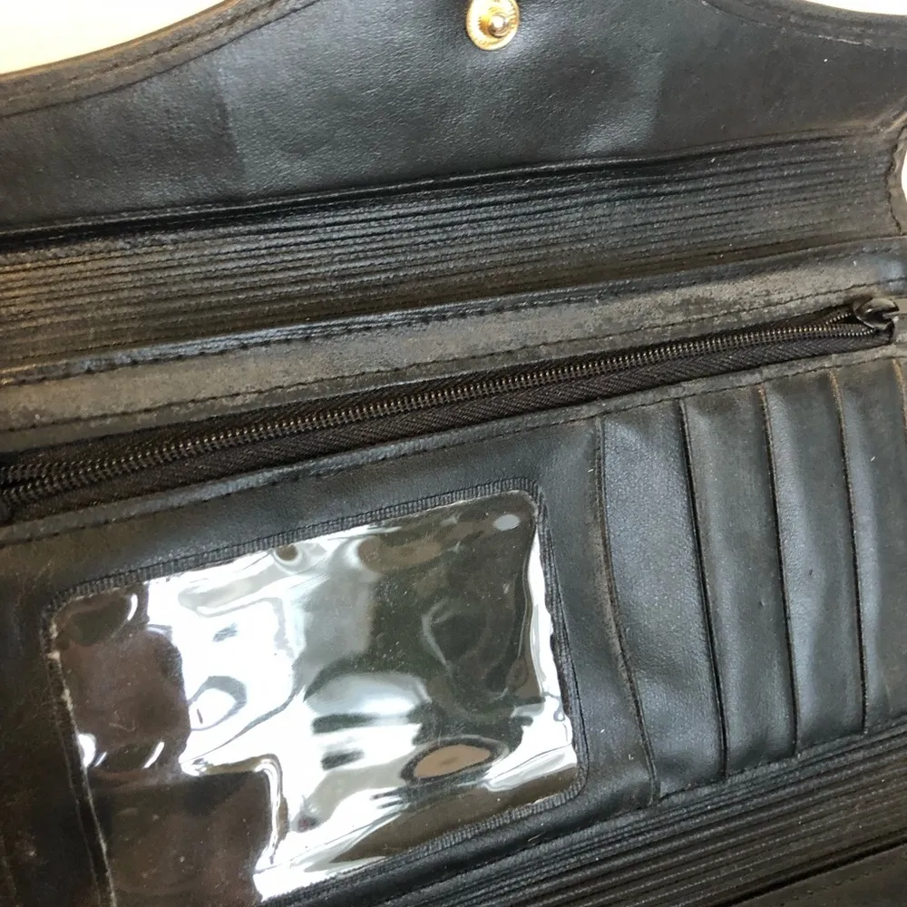 Black and Gold Buxton Top Grain Cowhide Wallet - Image 8