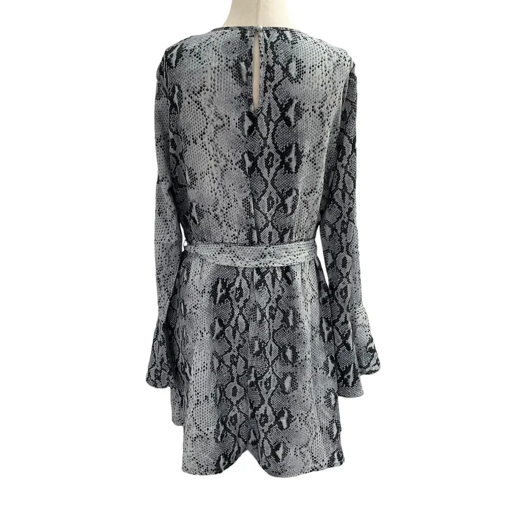Boohooo Gray & Black Animal Print Bell Sleeve Dress Size 16 NWT | 44-35 - Image 3