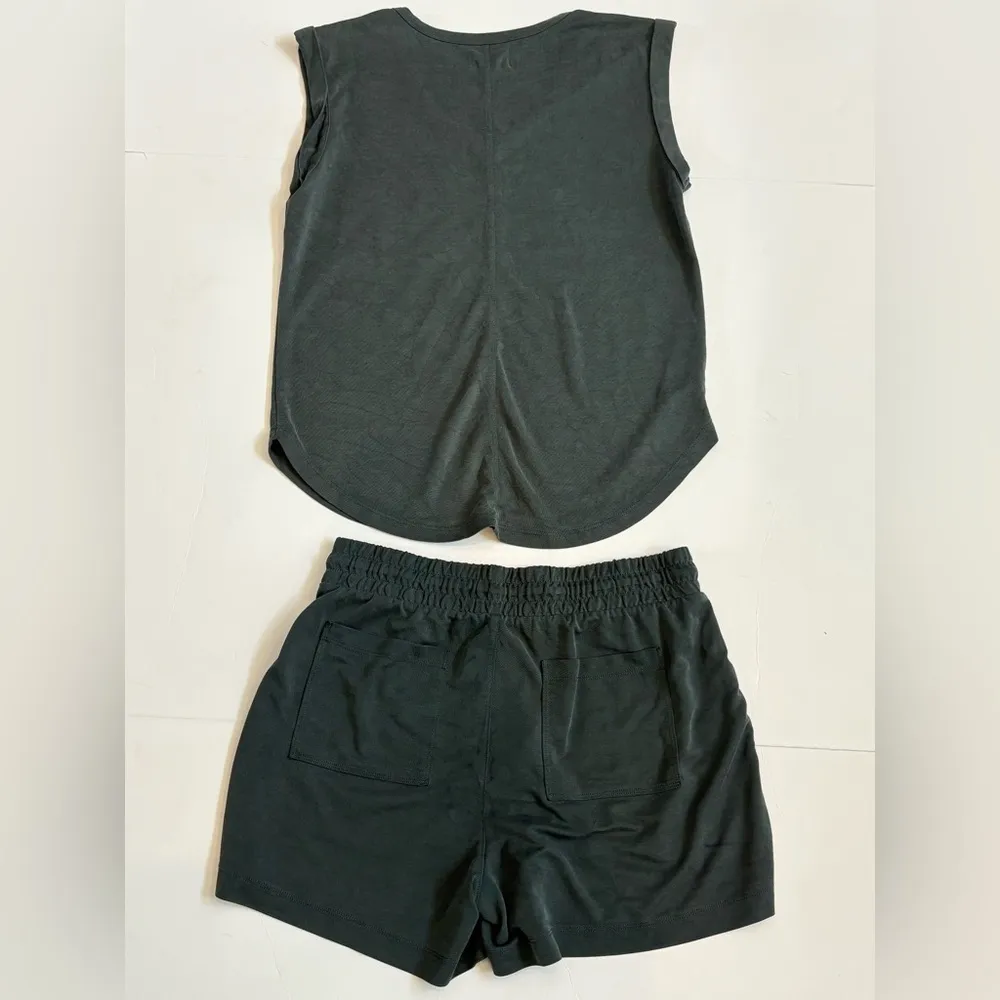 Lou & Grey Green Lounge Set Pajama Set Top XS, Bottoms Small - Image 4