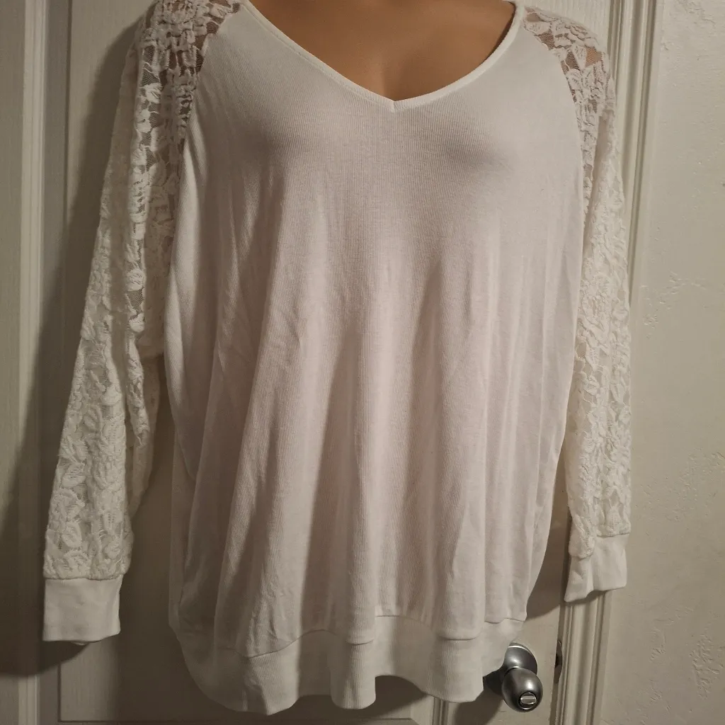 Torrid Sz 1 Elegant White Lace Sleeve Top - Image 5