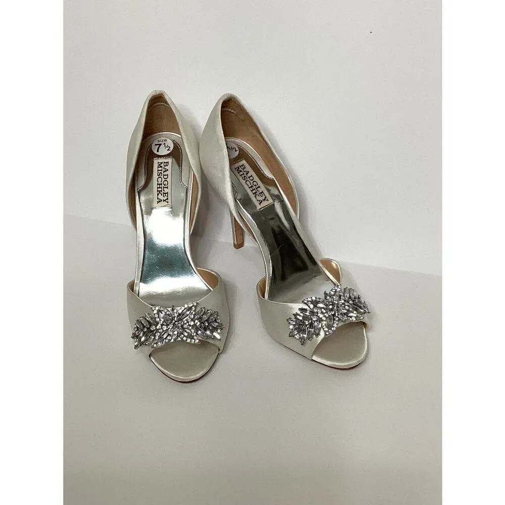New. Womens Badgley Mischka Nikki Peep Toe Heels, White. Retails $245 - Image 7