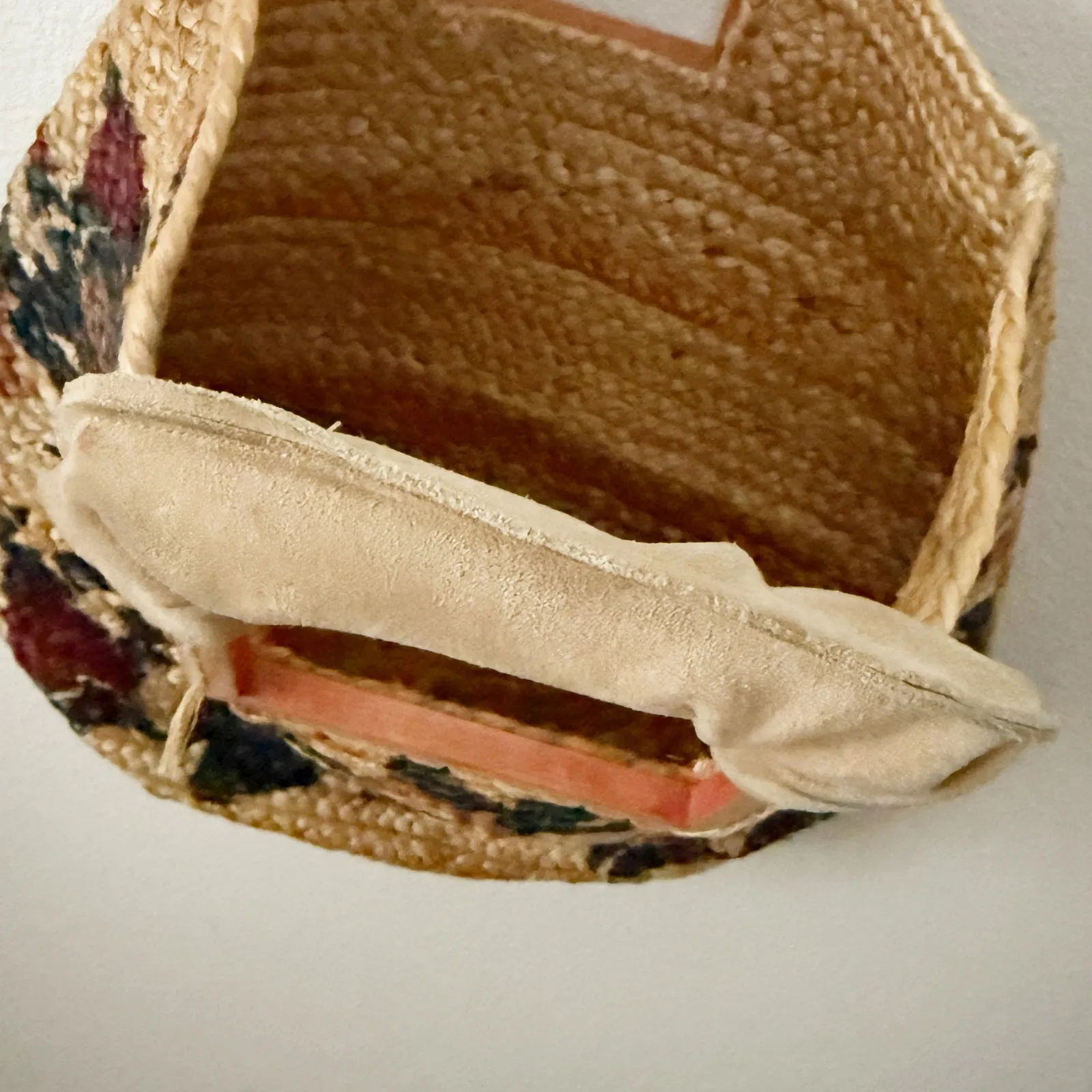 ANTIK CRAFT x ANTHROPOLOGIE | Floral Pallavi Jute Tote Bag Suede Wood Handles - Image 4