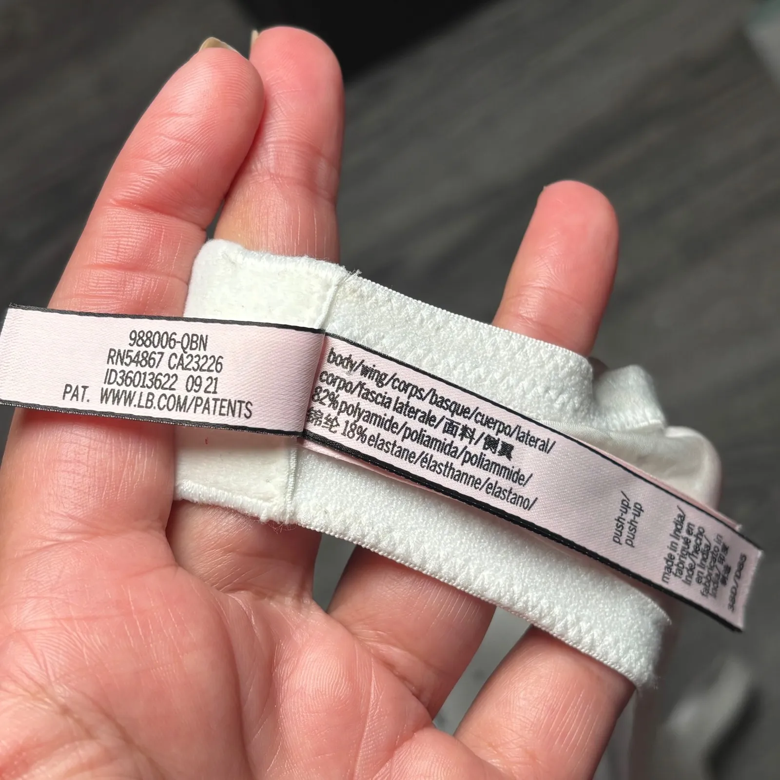 Victoria's Secret Push Up Bra Silver Star Print White Adjustable Straps 38D 403 - Image 7