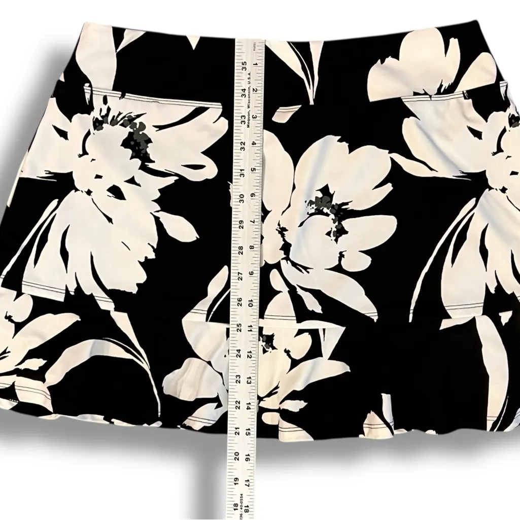 Tommy Bahama Golf Skort Skirt Sz L Black/White Floral Pockets UPF H8 -EUC - Image 3