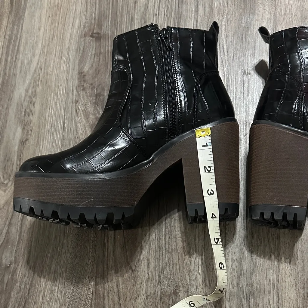 Chic Black and Brown Ankle Boots Size 9 - Image 2