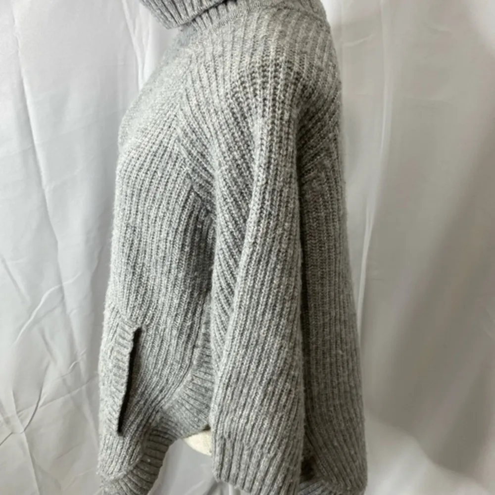 UGG  oversized gray turtleneck sweater small Raelynn - Image 9