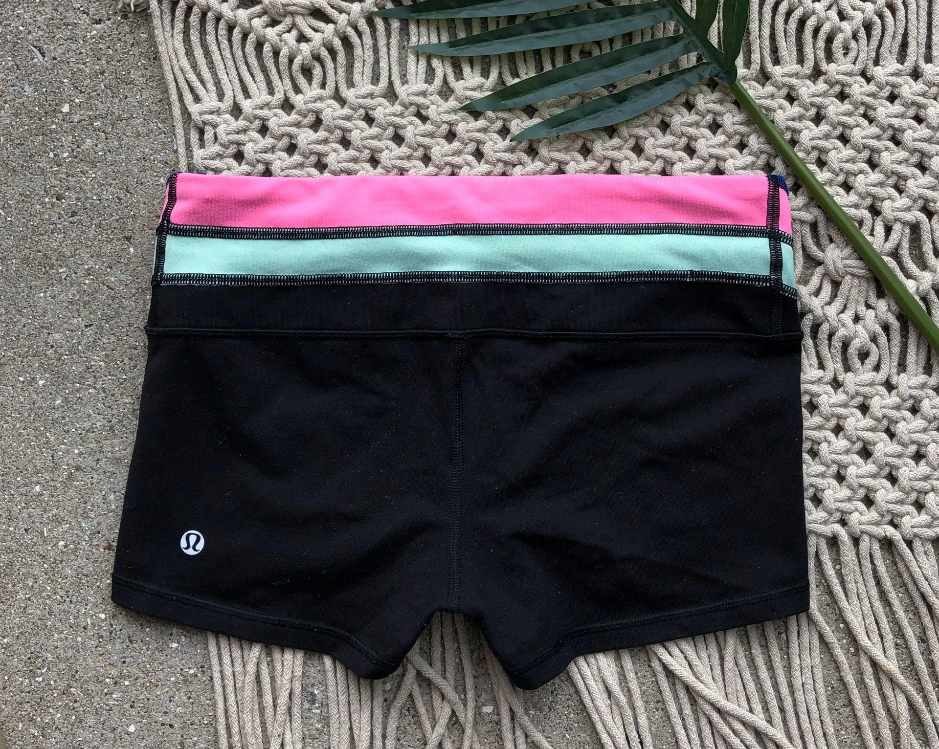 Groove Shorts Size 6 - Image 2