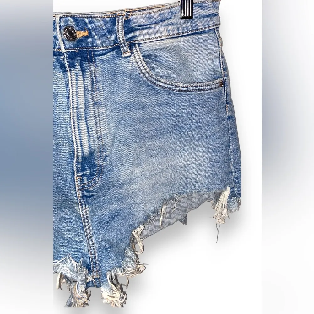 Zara destroyed high rise jean shorts - Image 8