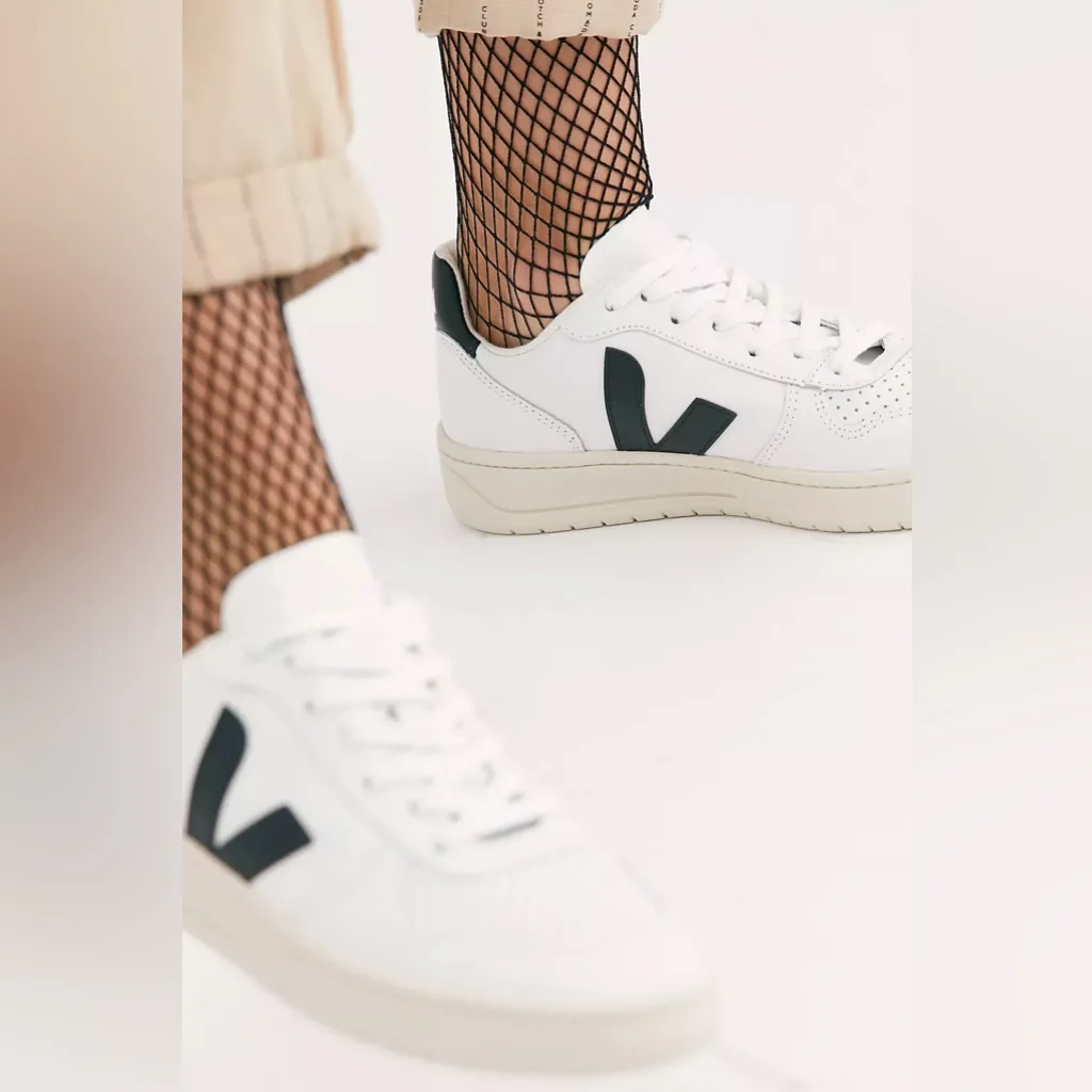 Veja V-10 Sneaker Black White Womens Size 8.5 - Image 2