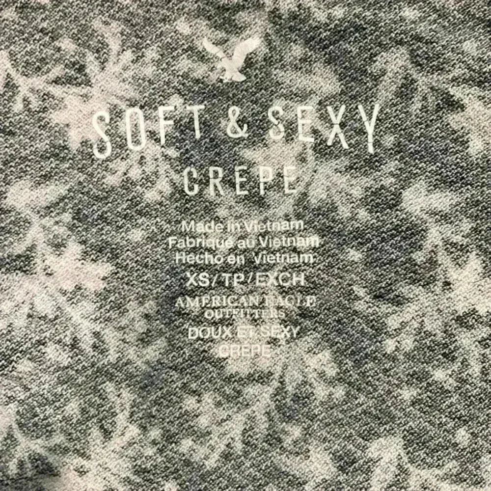 ⭐️ American Eagle soft and sexy crepe black floral high neck tank top in size xs - Image 4