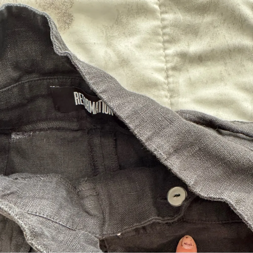 Reformation Castel High-Waisted Black paper bag Shorts with pockets, size 0 USA - Image 10