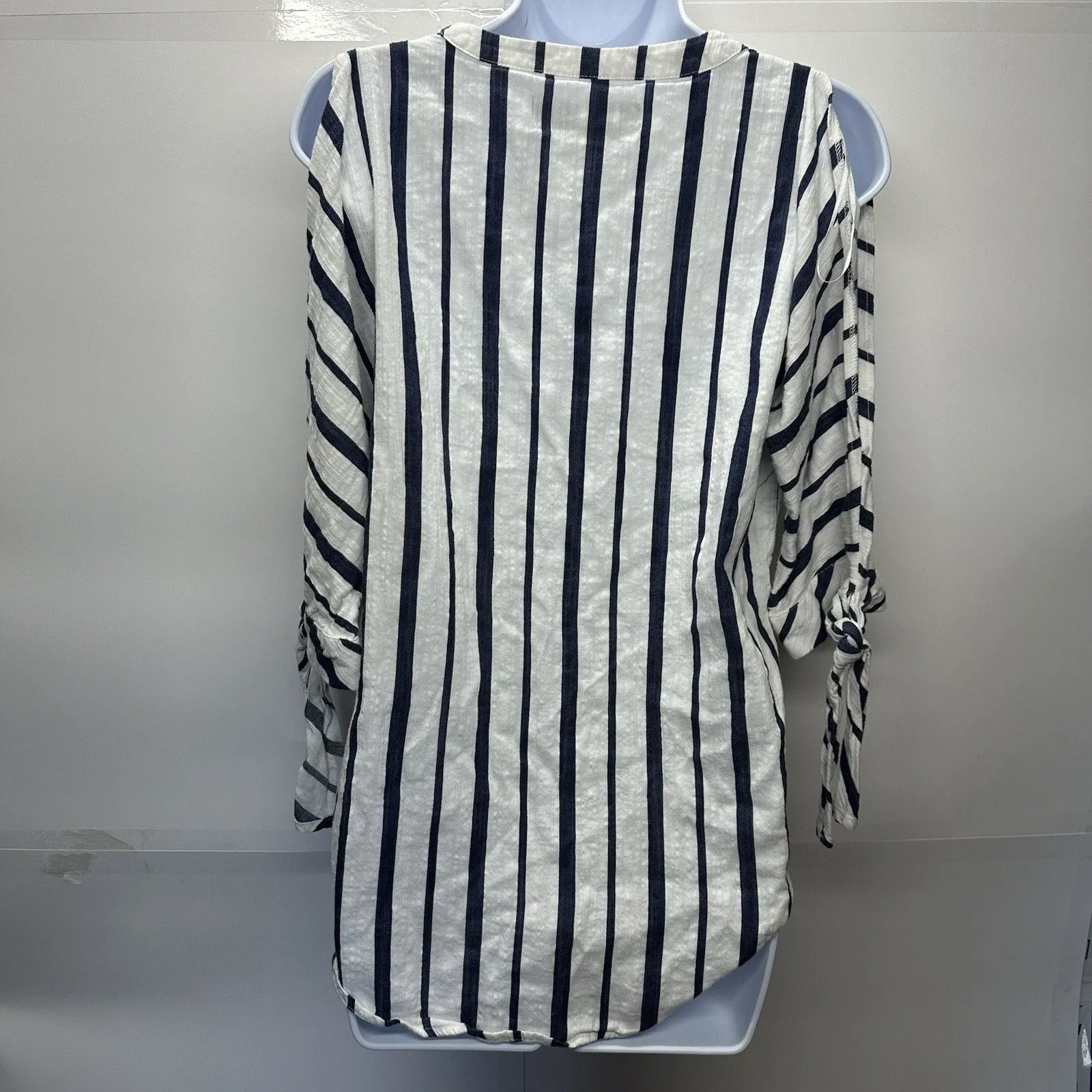 Blue Rain Womens Top Size Medium Navy and White Cold Shoulder Flowy Comfy Boho - Image 6