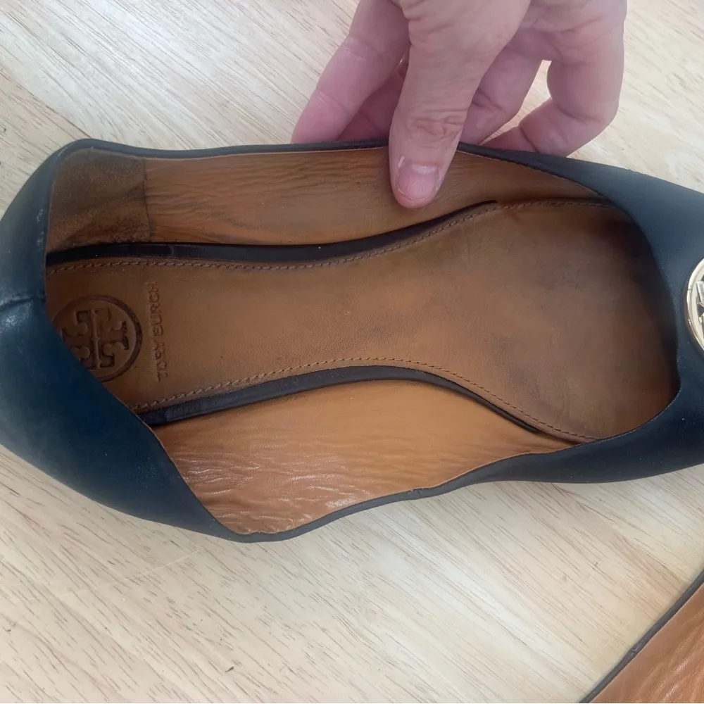 Tory Burch Black Loafers with Gold Emblem - Image 13