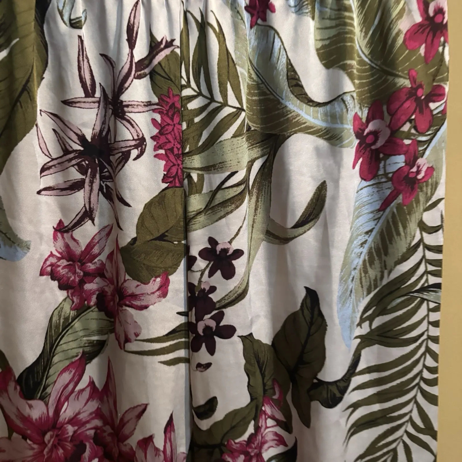 Tommy Bahama Sleepwear Women's Floral‎ Tropical Print Satin Pajama Pants Medium - Image 3