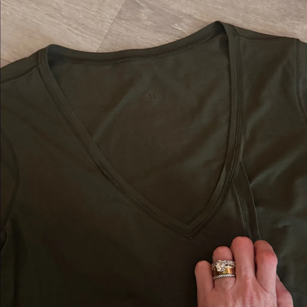 🖤LuluLemon Hunter Green VNeck/Open Front Work Out Top•Size:L🖤 - Image 3