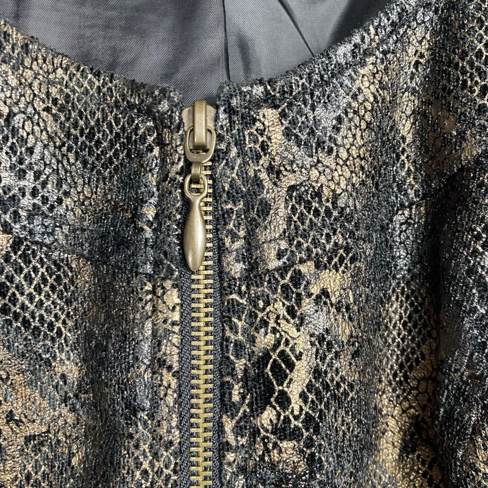 Susan Graver Metallic Snake Print Zip Jacket Size S Glam Rock Edgy Streetwear - Image 3