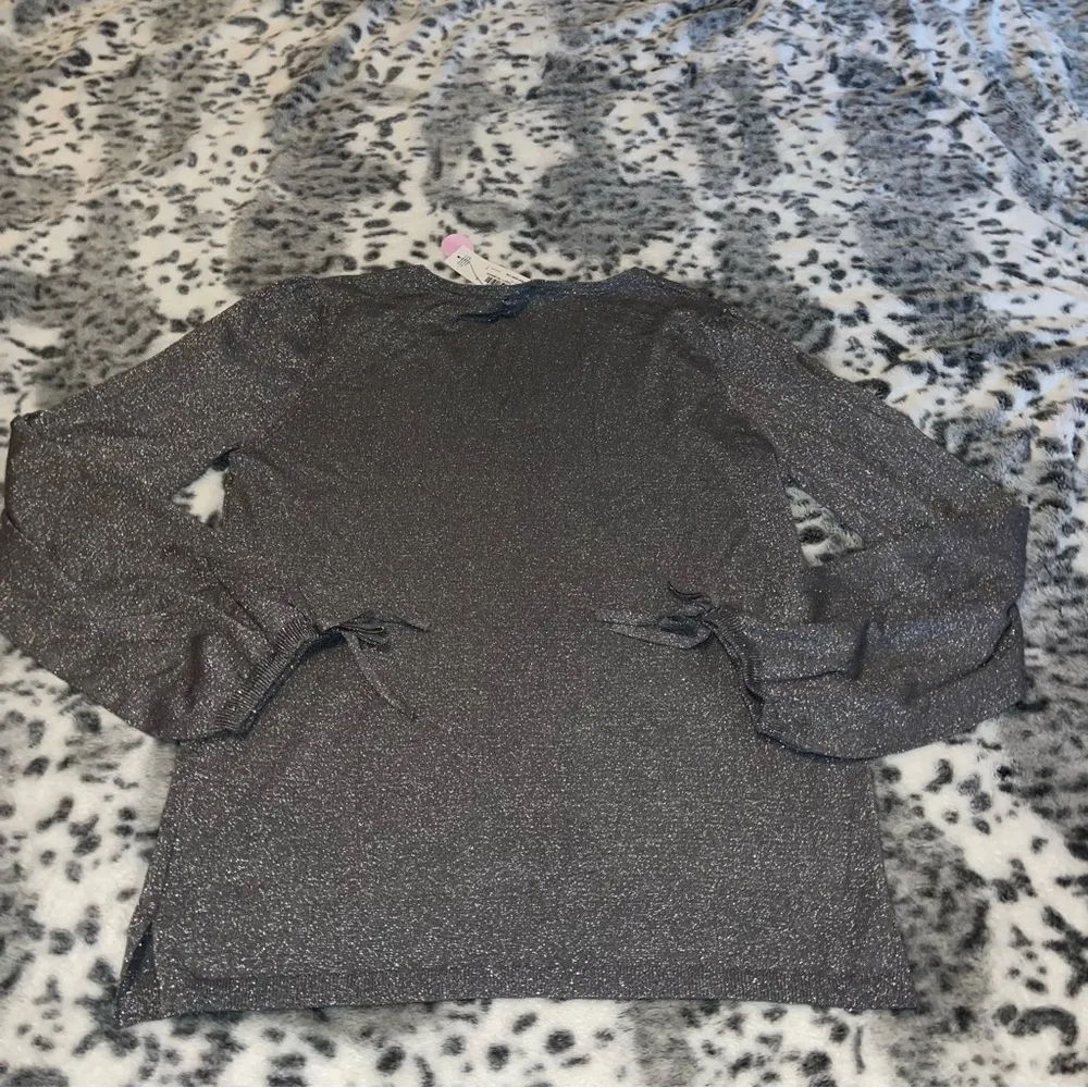 Worthington V-neck Sweater - Image 9