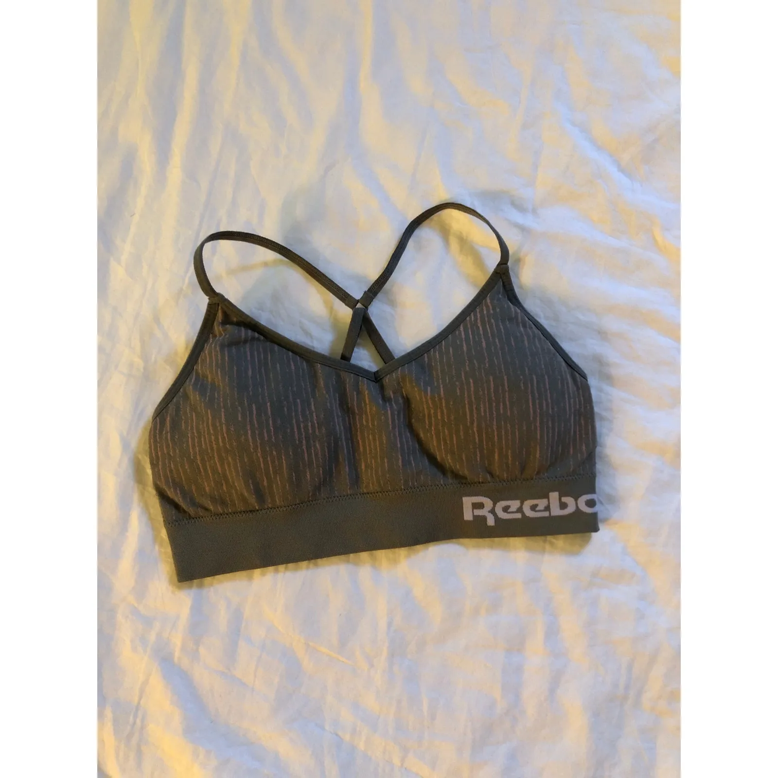 Reebok padded sports bra with cross back adjustable straps Size Medium - Image 3