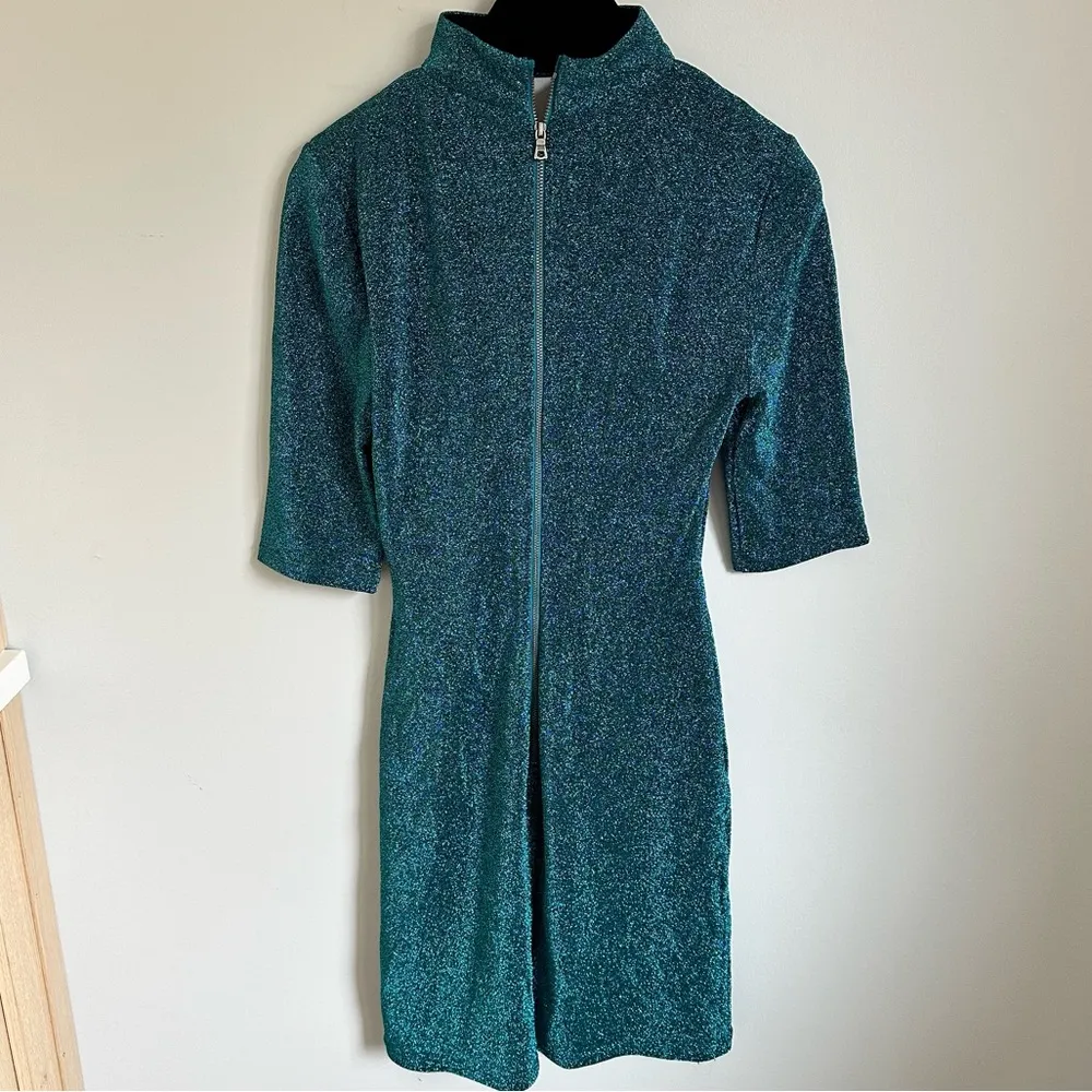 Alice + Olivia Inka Metallic Strong Shoulder V-Neck
Mini Dress w/ Collar- Size 2 - Image 5