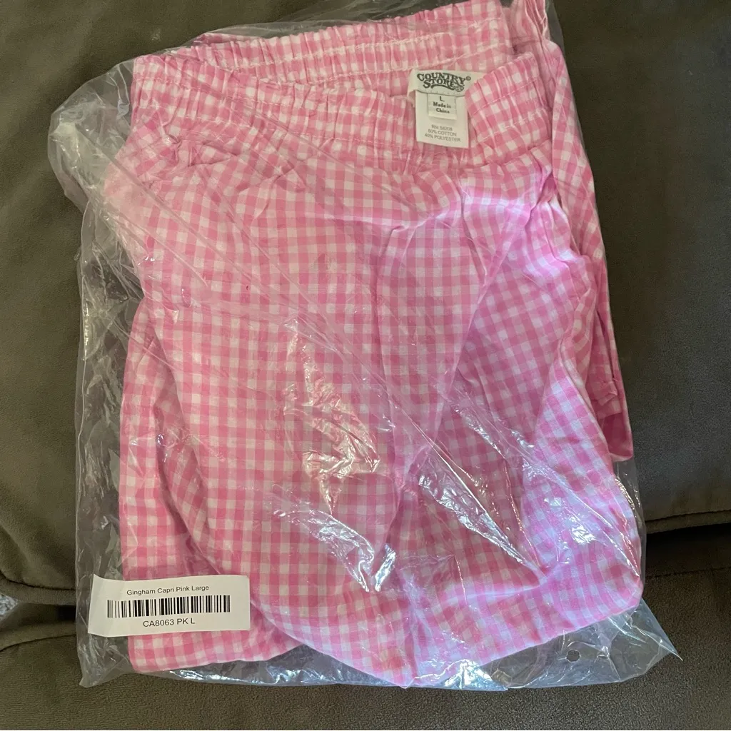 NWT Country Store Pink Gingham Capris | Size: Large - Image 5