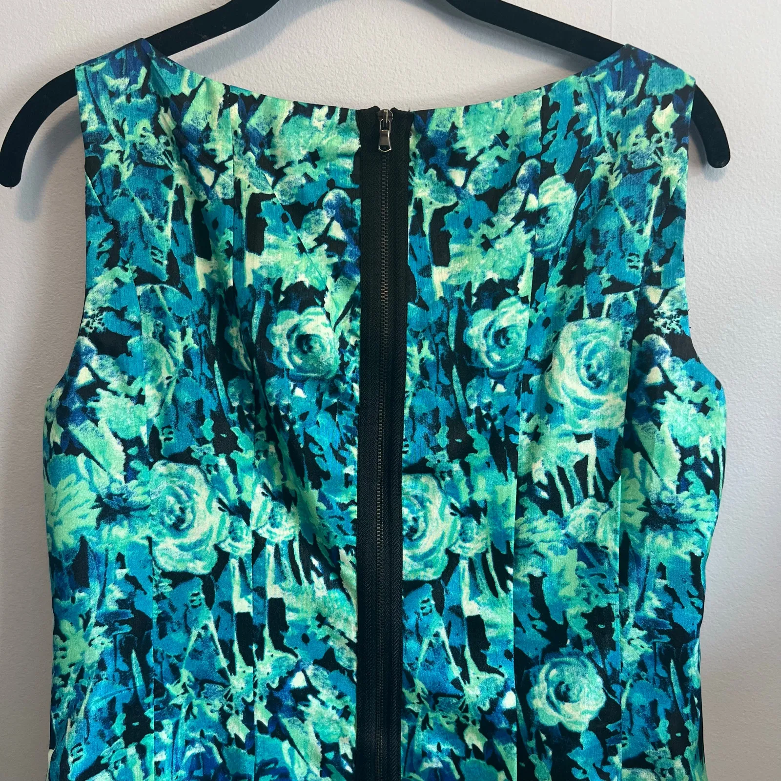 Gabby Sky Fit and Flare Sleeveless Ombré Floral Dress Size 8 - Image 3